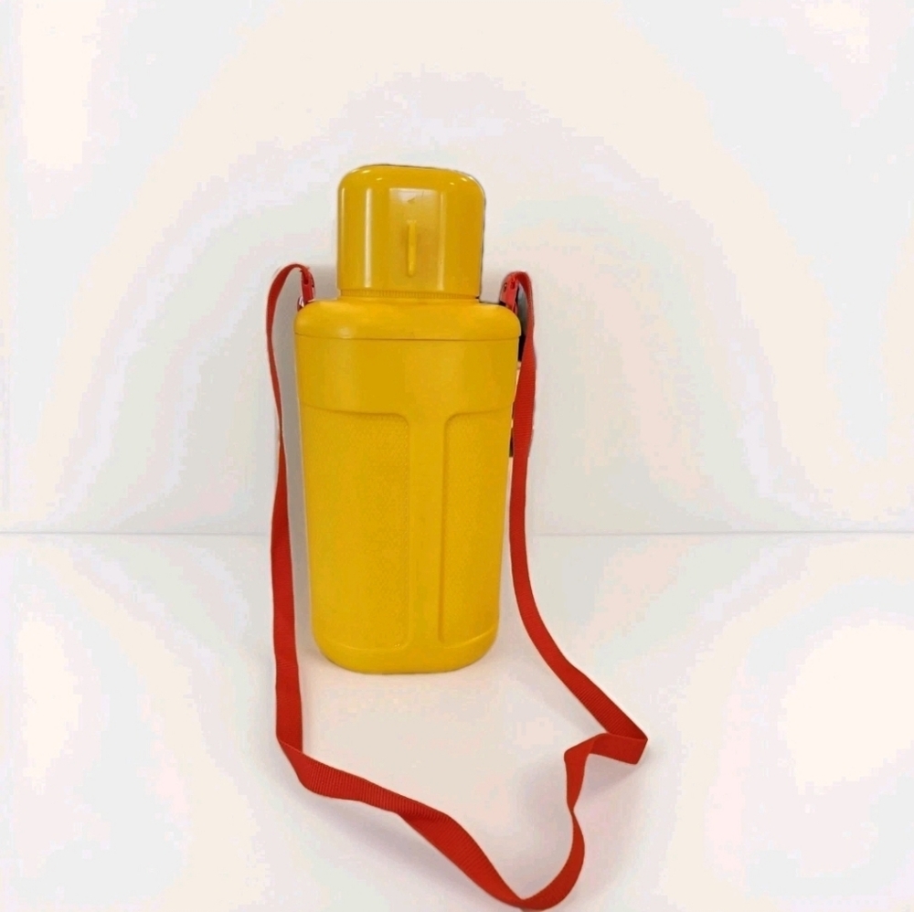 Vintage 70s Yellow Heller 1500 Plastic Canteen  Made In Italy